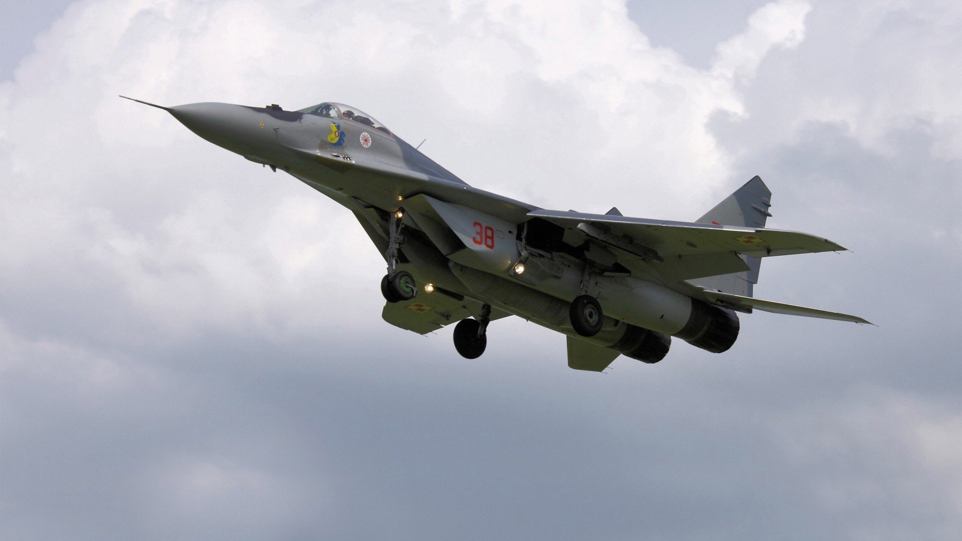 九游下载中心-俱乐部与高校联合举办运动会 促进产学研融合，学院举办趣味运动会